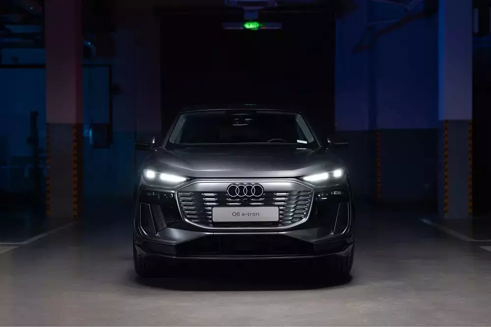 Cận cảnh khu vực đầu xe của Audi Q6 e-tron