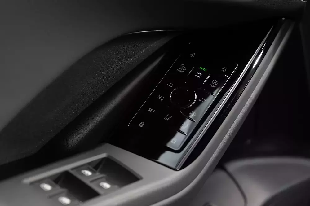 Các nút cảm ứng mềm của Audi Q6 e-tron trên cửa