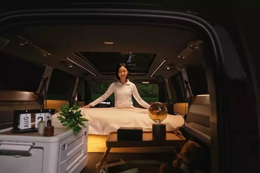 Nội thất của Ford Bronco Basecamp có thể biến thành phòng ngủ Nội thất của Ford Bronco Basecamp có thể biến thành phòng ngủ