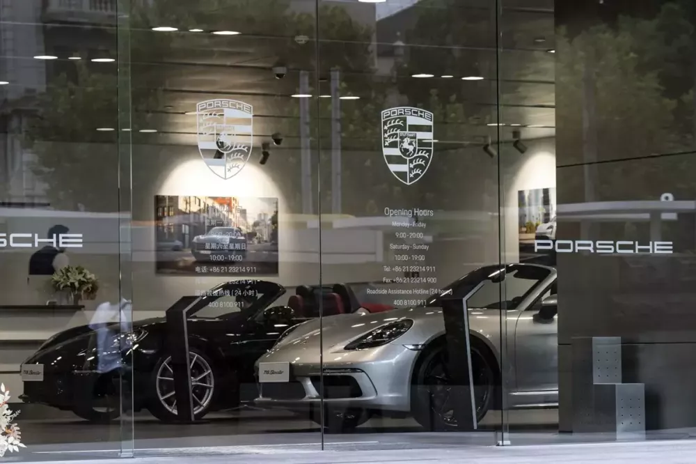 Porsche lên kế hoạch cắt giảm 30% số đại lý tại Trung Quốc trong năm 2026 Porsche lên kế hoạch cắt giảm 30% số đại lý tại Trung Quốc trong năm 2026