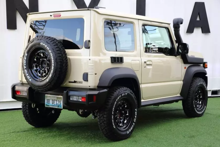 Suzuki Jimny độ vẫn dùng động cơ xăng 1.5L nguyên bản Suzuki Jimny độ vẫn dùng động cơ xăng 1.5L nguyên bản
