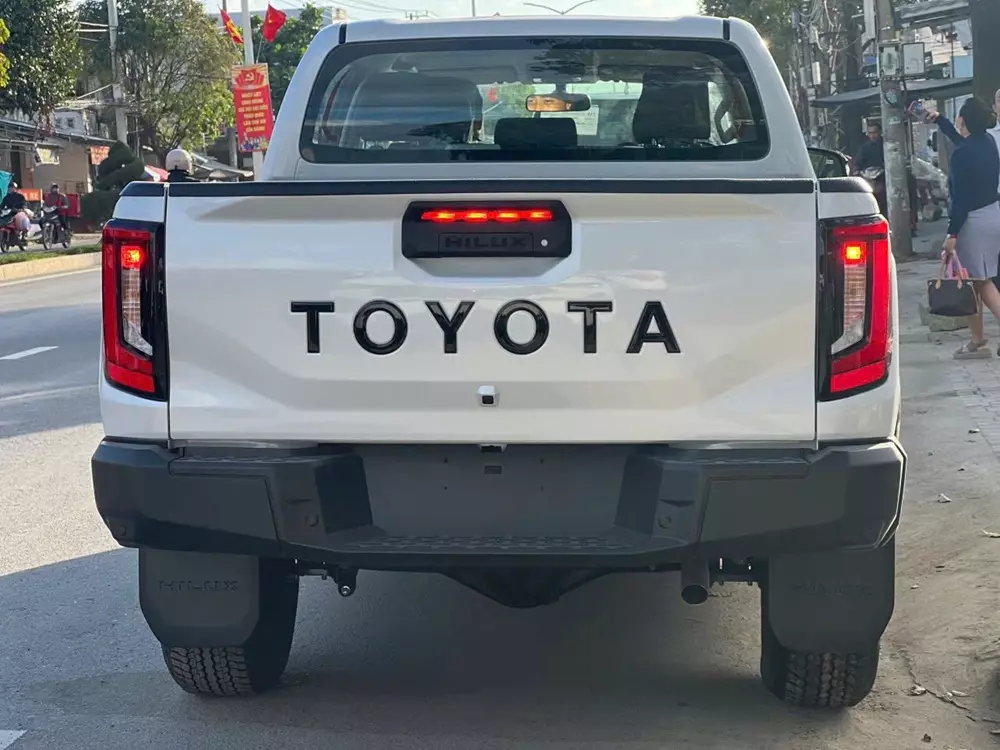 Toyota Hilux 2026 dùng động cơ diesel 2.8L cũ Toyota Hilux 2026 dùng động cơ diesel 2.8L cũ