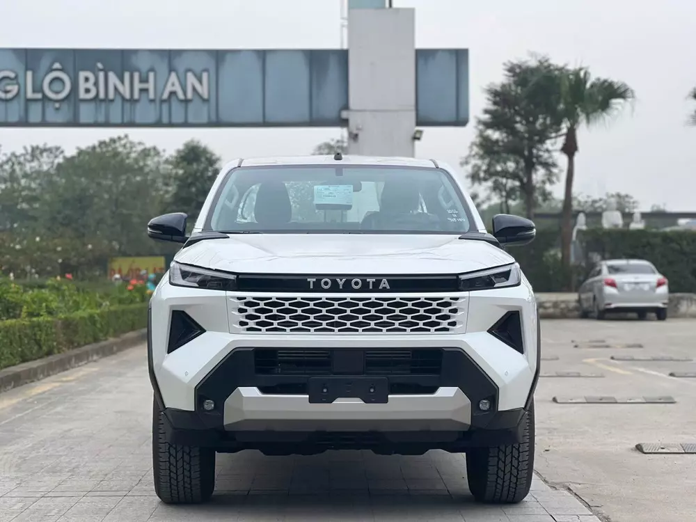 Cận cảnh khu vực đầu xe của Toyota Hilux 2026 Cận cảnh khu vực đầu xe của Toyota Hilux 2026