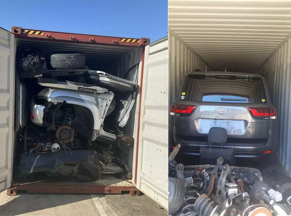 Những chiếc Toyota Land Cruiser được ngụy trang phía sau bộ phận ô tô tháo rời