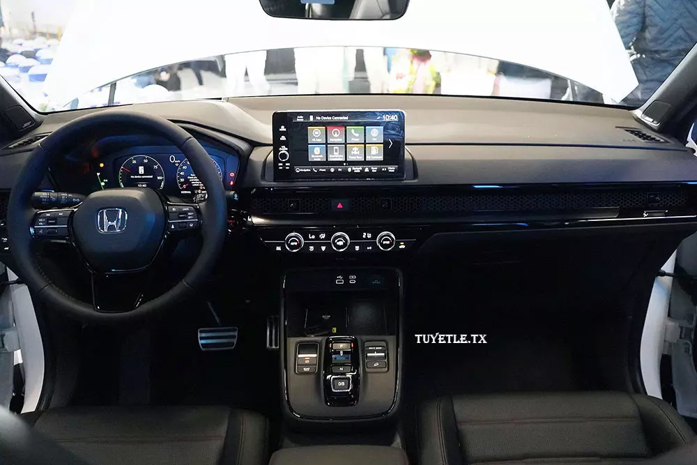 Honda CR-V e:HEV 2026 sở hữu trang bị tiện nghi đầy đủ.