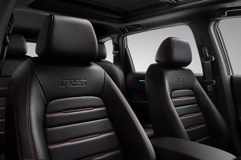 Honda CR-V e:HEV RS 2026 có thêm logo mới trên ghế trước