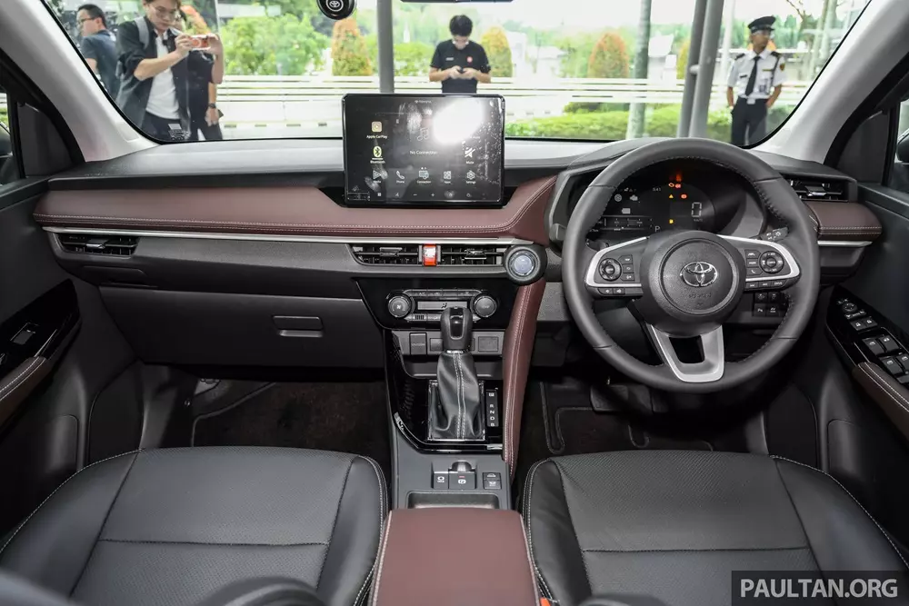 Khoang lái của Toyota Vios Hybrid bản tiêu chuẩn Khoang lái của Toyota Vios Hybrid bản tiêu chuẩn