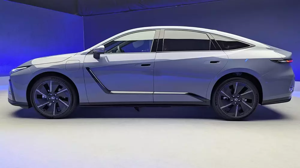 Lexus ES 2026 dài hơn đáng kể so với thế hệ cũ