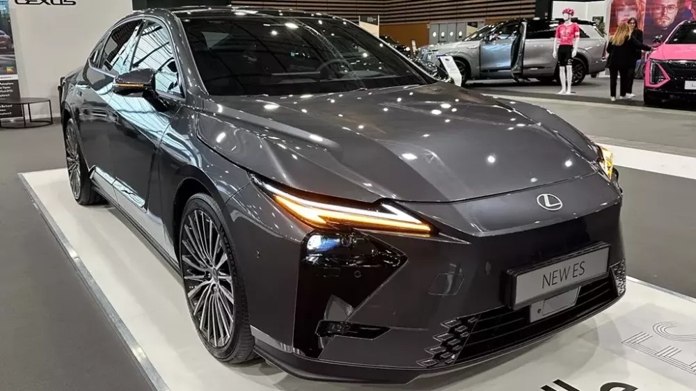 Đại lý Việt nhận cọc cho xế sang Lexus ES thế hệ mới