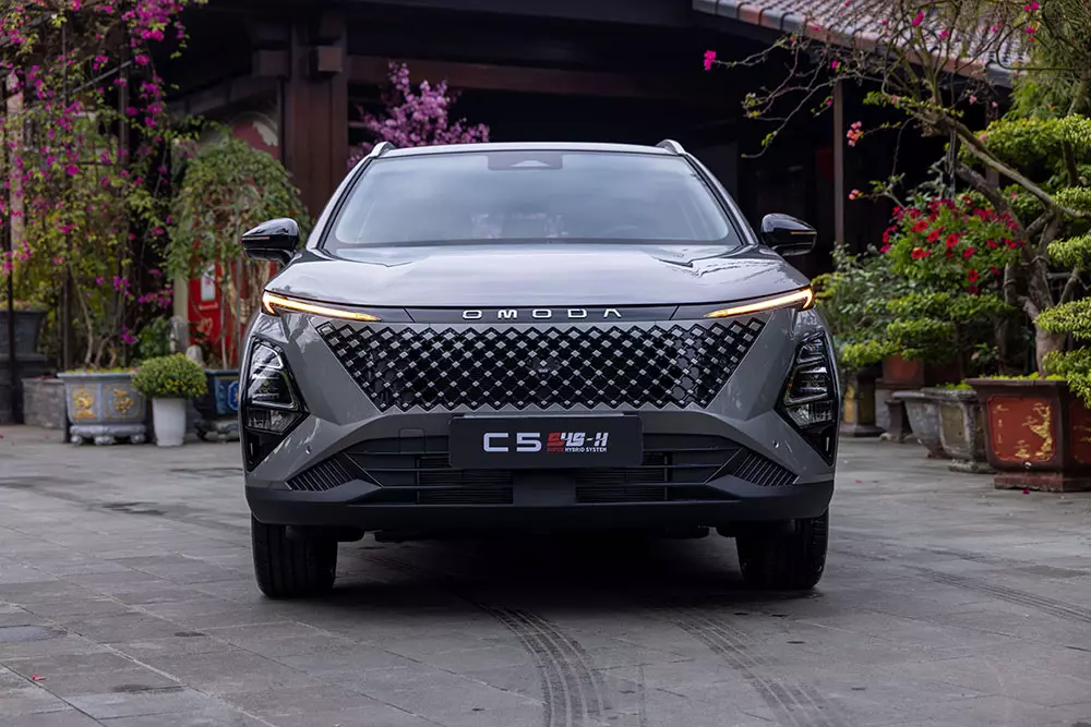 Omoda C5 HEV sở hữu thiết kế đầu xe cải tiến