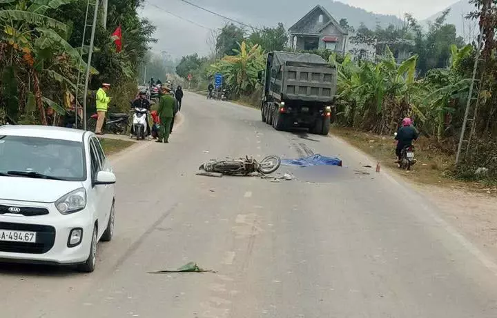 Lực lượng chức năng có mặt tại hiện trường vụ tai nạn