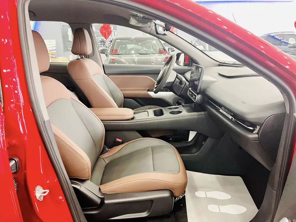 VinFast VF MPV 7 được trang bị ghế bọc da nhân tạo