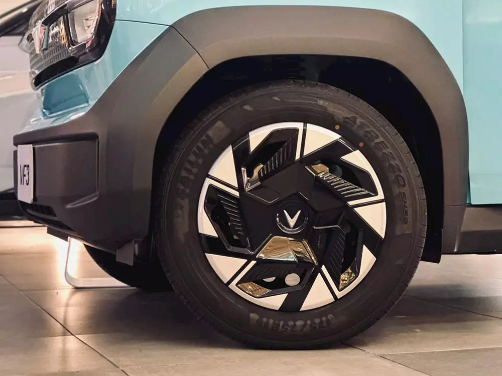 VinFast VF 3 Plus 2026 có thêm ốp mâm mới, giúp xe trông cao cấp hơn