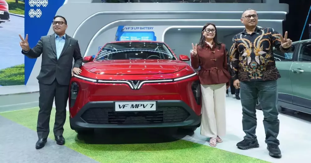 VinFast VF MPV 7 được trưng bày tại Triển lãm IIMS 2026