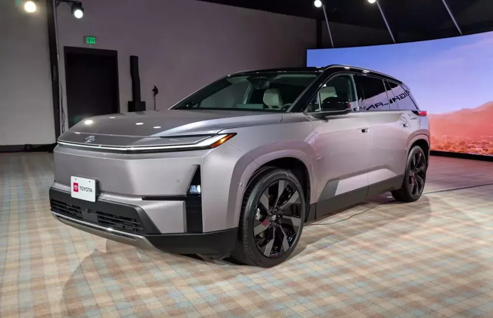 Toyota Highlander 2026 có thể chạy tối đa 512 km sau khi sạc