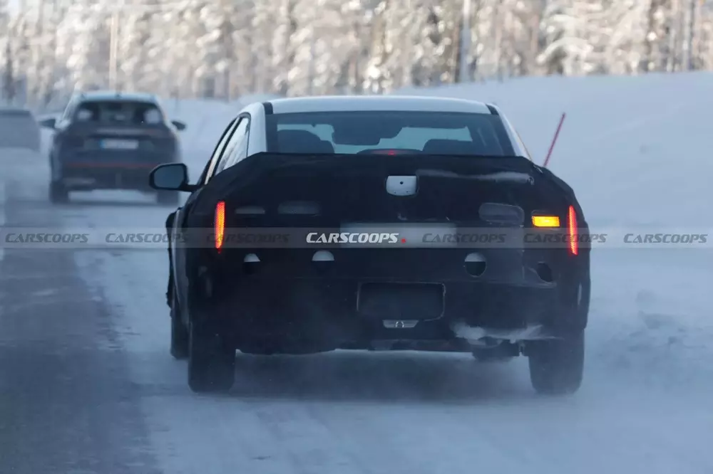 Khu vực phía sau của Hyundai Elantra 2027 gợi liên tưởng đến xe Cadillac