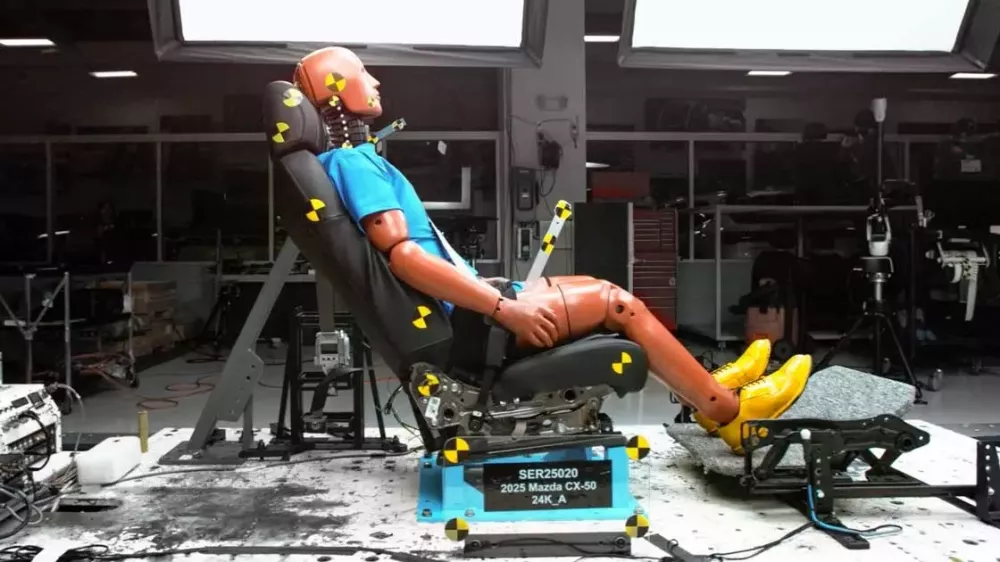 Hình nộm được dùng trong thử nghiệm mới của IIHS