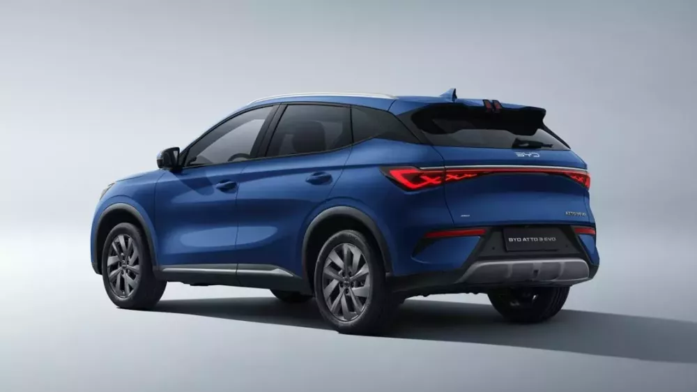 BYD Atto 3 Evo bản tiêu chuẩn dùng hệ dẫn động cầu sau thay vì cầu trước như đời cũ BYD Atto 3 Evo bản tiêu chuẩn dùng hệ dẫn động cầu sau thay vì cầu trước như đời cũ