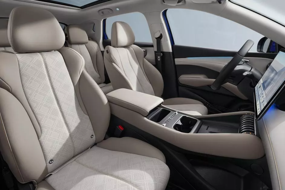 BYD Atto 3 Evo được trang bị ghế bọc da màu sáng, tạo cảm giác sang trọng BYD Atto 3 Evo được trang bị ghế bọc da màu sáng, tạo cảm giác sang trọng