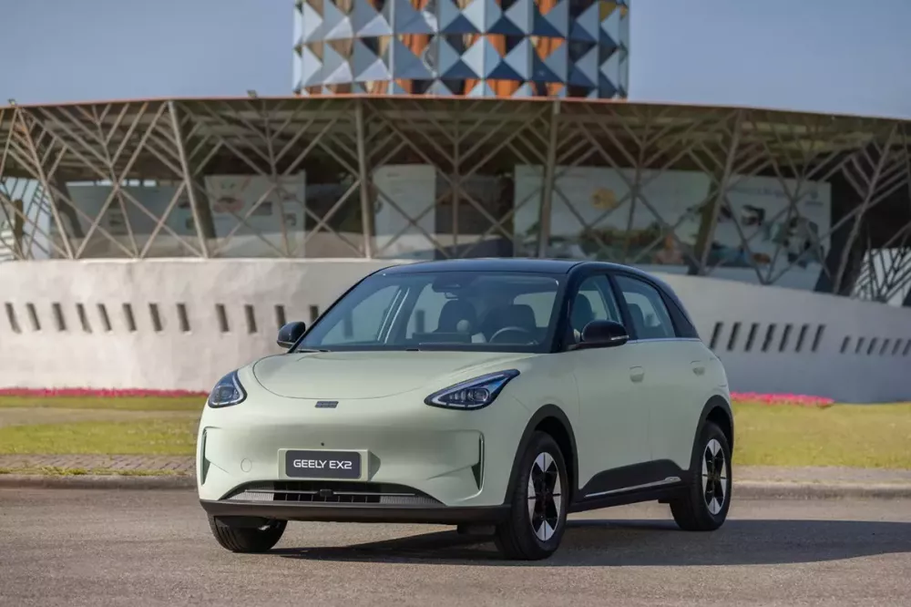 Geely EX2 là đối thủ trực tiếp của BYD Dolphin