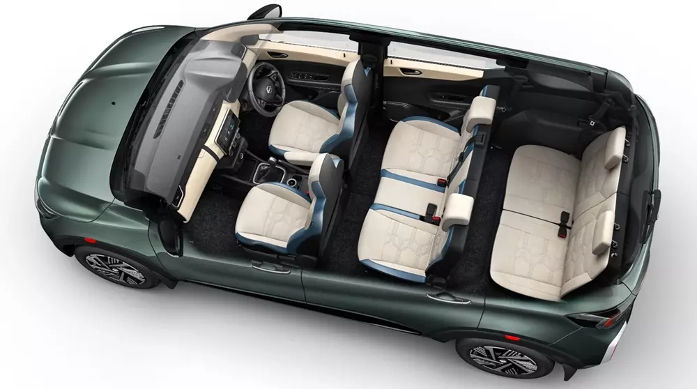 Nissan Gravite tuy dài dưới 4 m nhưng lại sở hữu nội thất 7 chỗ