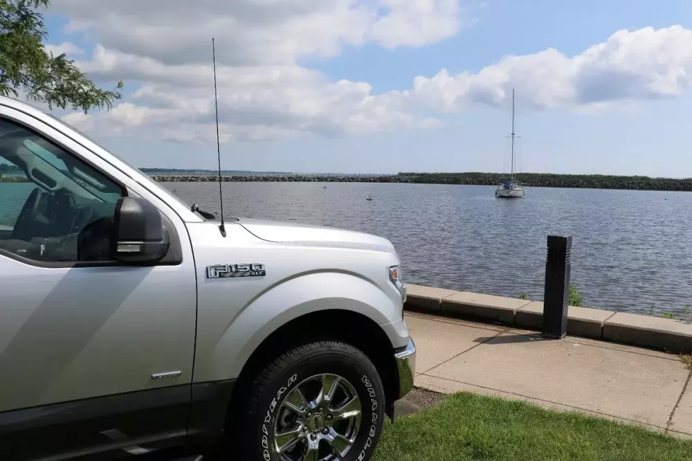 Ô tô ngày nay không còn dùng ăng-ten dài như trước