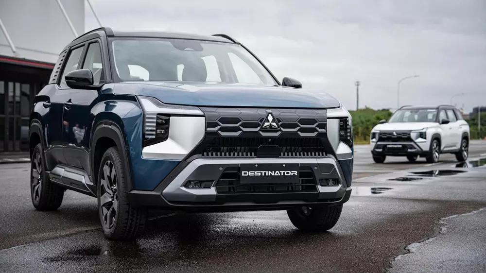 Mitsubishi Destinator