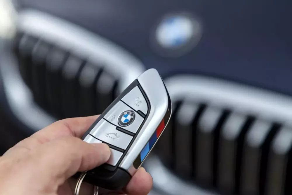 Chủ xe BMW chăm chỉ vệ sinh chìa khóa ô tô nhất trong số các hãng