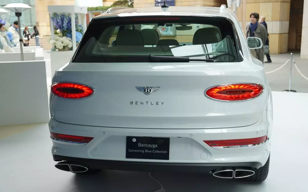 Bentley Bentayga Something Blue đương nhiên có giá không rẻ Bentley Bentayga Something Blue đương nhiên có giá không rẻ