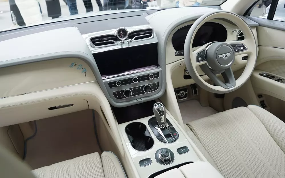 Khoang lái của Bentley Bentayga Something Blue Khoang lái của Bentley Bentayga Something Blue