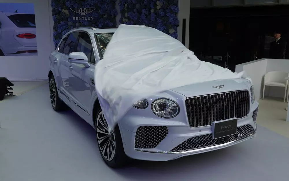Bentley Bentayga Something Blue sở hữu màu sơn trắng ánh xanh dịu mát Bentley Bentayga Something Blue sở hữu màu sơn trắng ánh xanh dịu mát