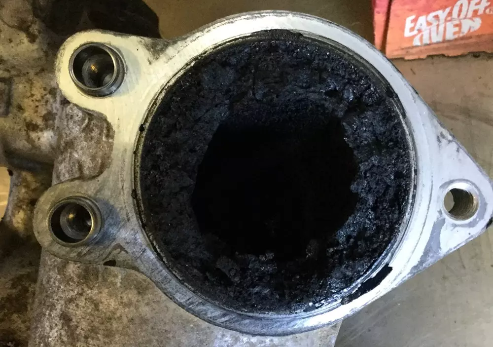 Dầu bôi trơn của động cơ diesel nhanh sẫm màu hơn động cơ xăng Dầu bôi trơn của động cơ diesel nhanh sẫm màu hơn động cơ xăng