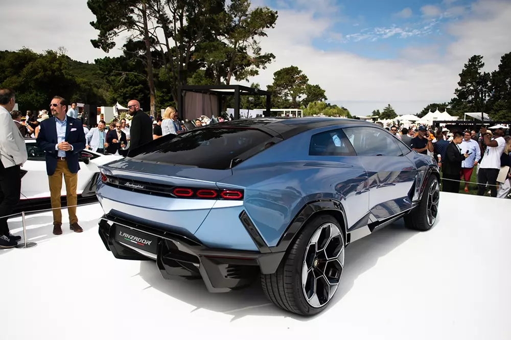 Theo CEO của Lamborghini, chương trình phát triển xe điện của hãng có nguy cơ trở thành “một thú vui tốn kém”