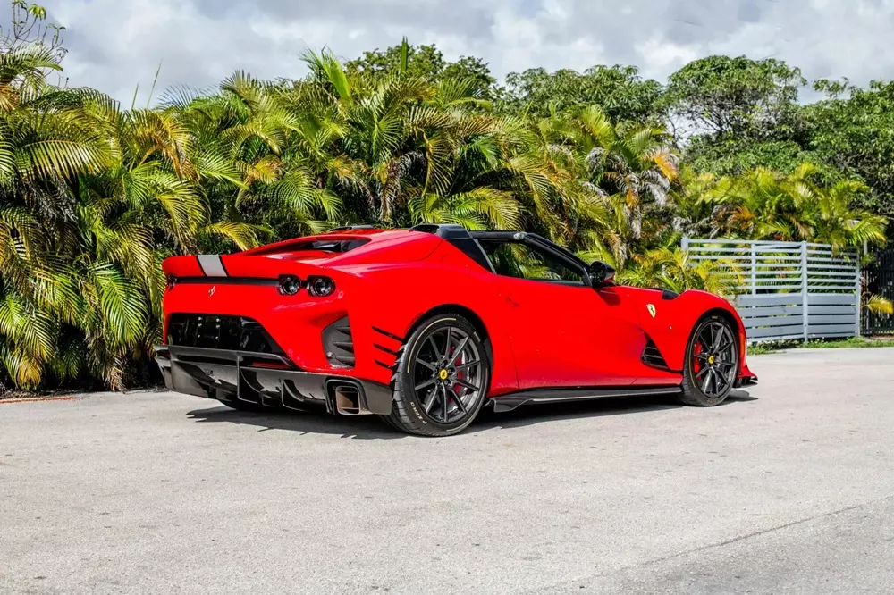 Chiếc siêu xe Ferrari này rõ ràng không hề biết thế nào là mất giá Chiếc siêu xe Ferrari này rõ ràng không hề biết thế nào là mất giá