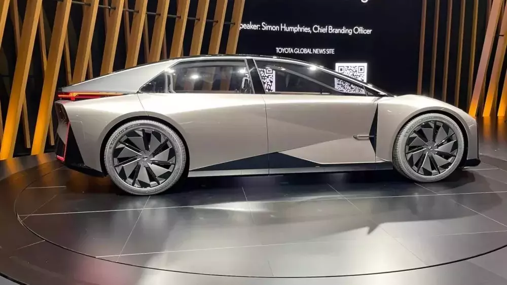 Lexus IS thế hệ mới dự kiến sẽ tăng mạnh về kích thước so với đời cũ Lexus IS thế hệ mới dự kiến sẽ tăng mạnh về kích thước so với đời cũ