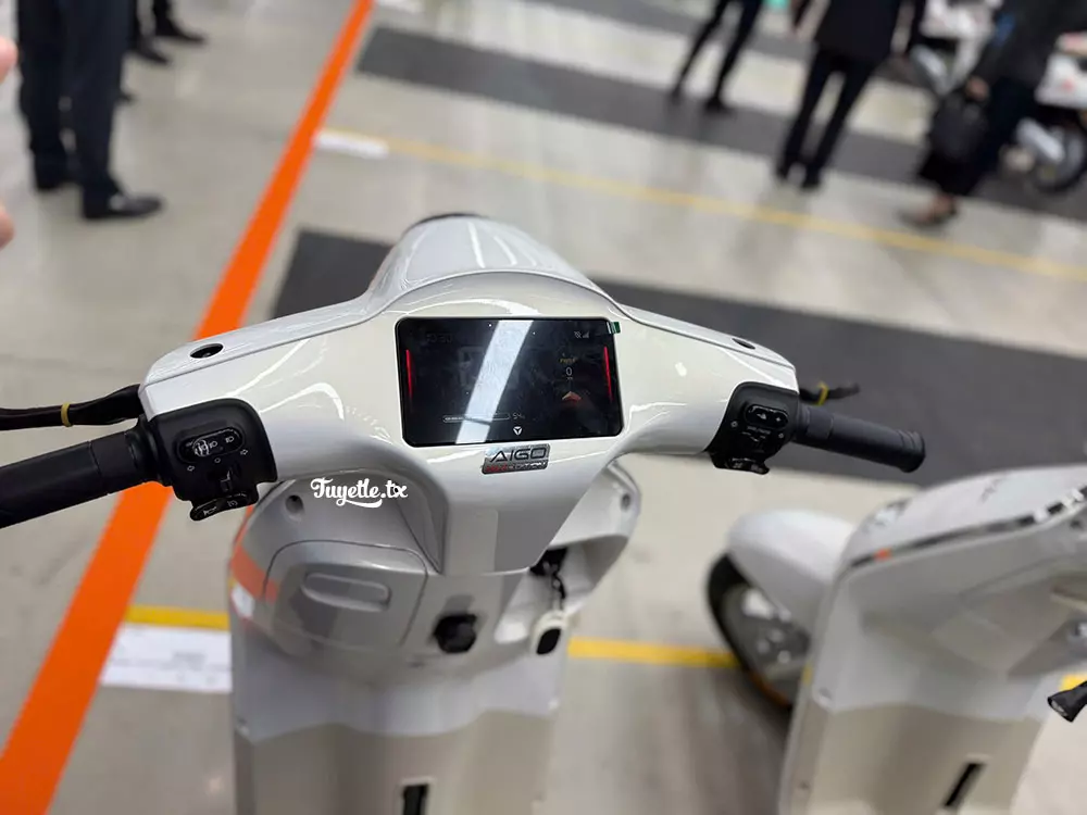 Cụm đồng hồ với màn hình TFT đa sắc của Yadea Osta Cụm đồng hồ với màn hình TFT đa sắc của Yadea Osta