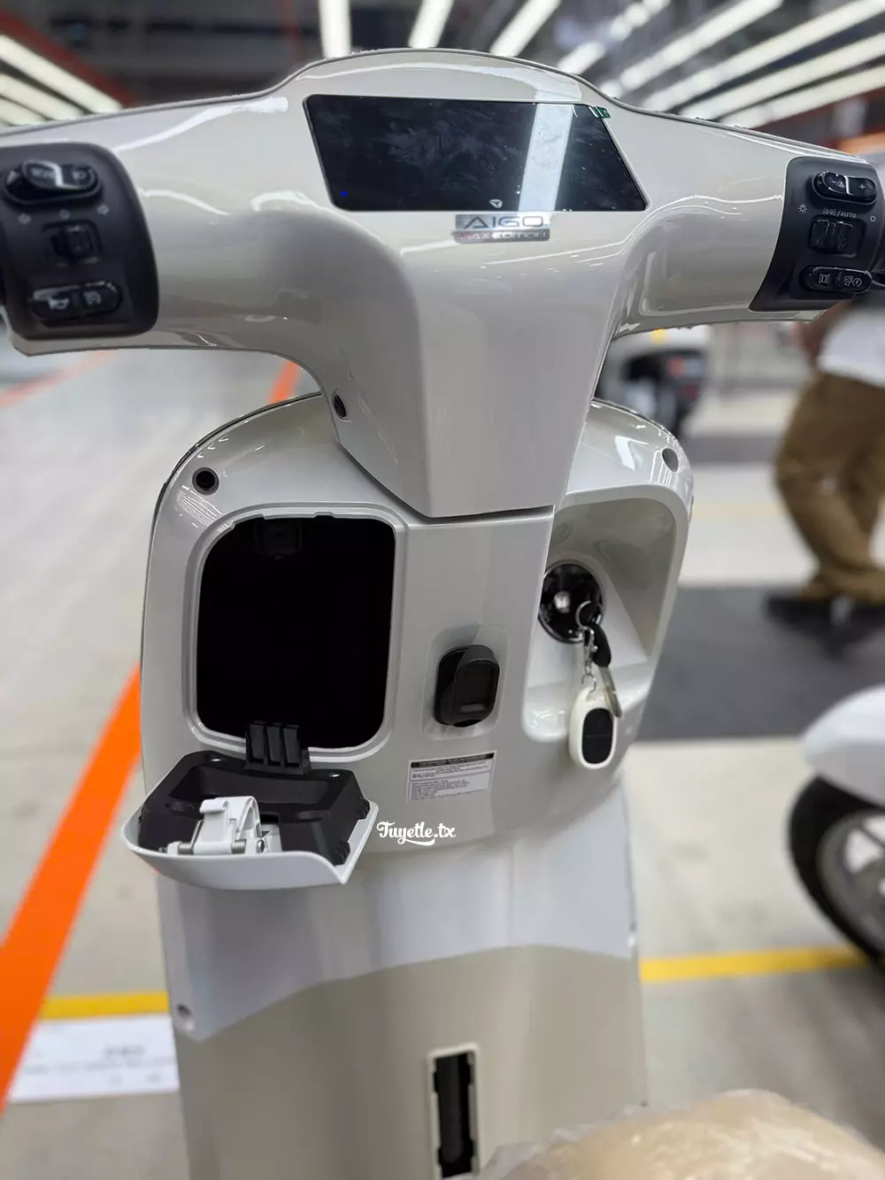 Yadea Osta có hộc chứa đồ phía trước Yadea Osta có hộc chứa đồ phía trước