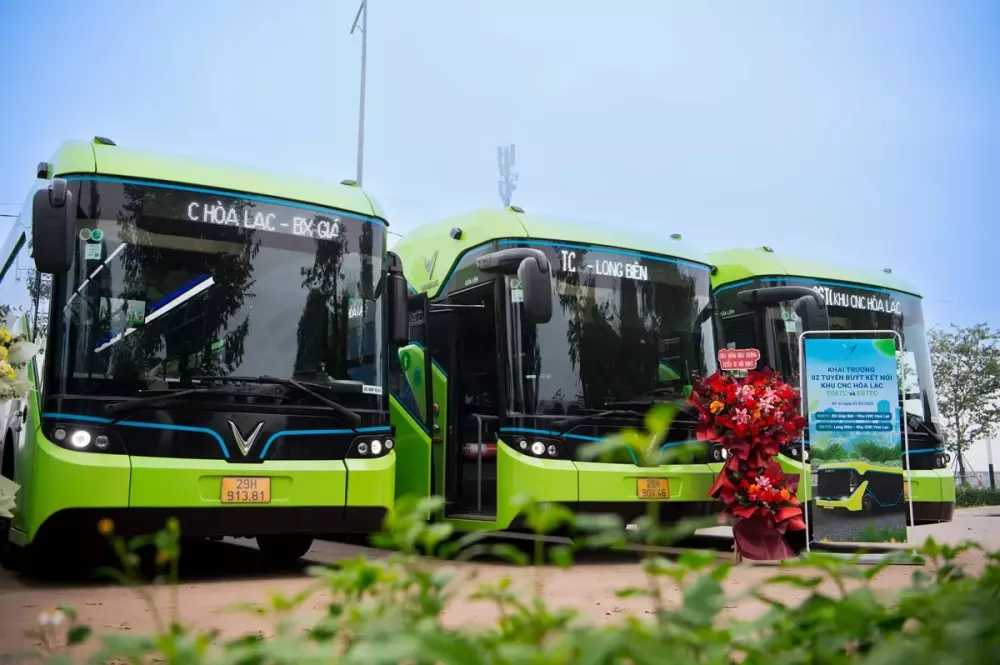 Chính thức khai trương hai tuyến buýt điện E06TC và E07TC kết nối trung tâm Hà Nội - Khu Công nghệ cao Hòa Lạc ngày 01/03/2026. Chính thức khai trương hai tuyến buýt điện E06TC và E07TC kết nối trung tâm Hà Nội - Khu Công nghệ cao Hòa Lạc ngày 01/03/2026.