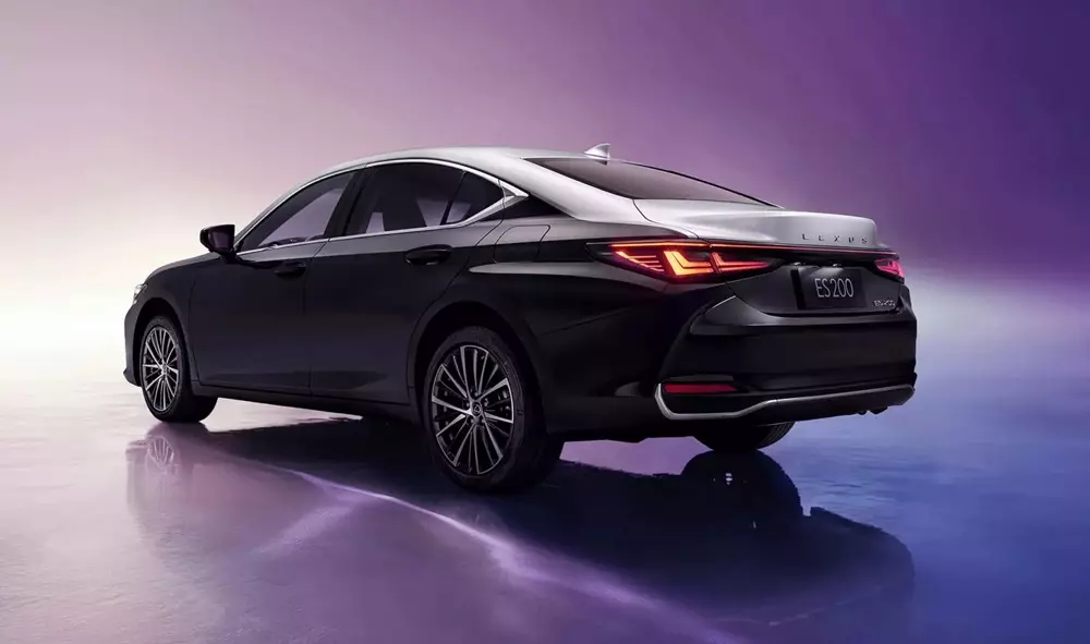 Lexus ES 200 Moon Shadow dùng động cơ xăng của Toyota Corolla Lexus ES 200 Moon Shadow dùng động cơ xăng của Toyota Corolla