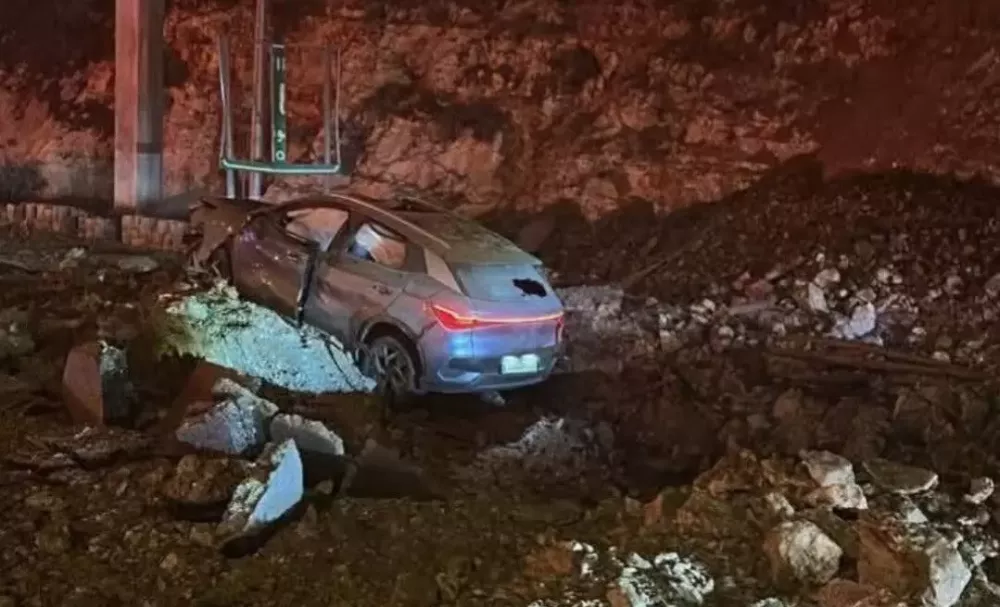 BYD Atto 3 nhận mưa lời khen khi bảo vệ tính mạng cho 5 người sau một vụ tấn công tên lửa BYD Atto 3 nhận mưa lời khen khi bảo vệ tính mạng cho 5 người sau một vụ tấn công tên lửa