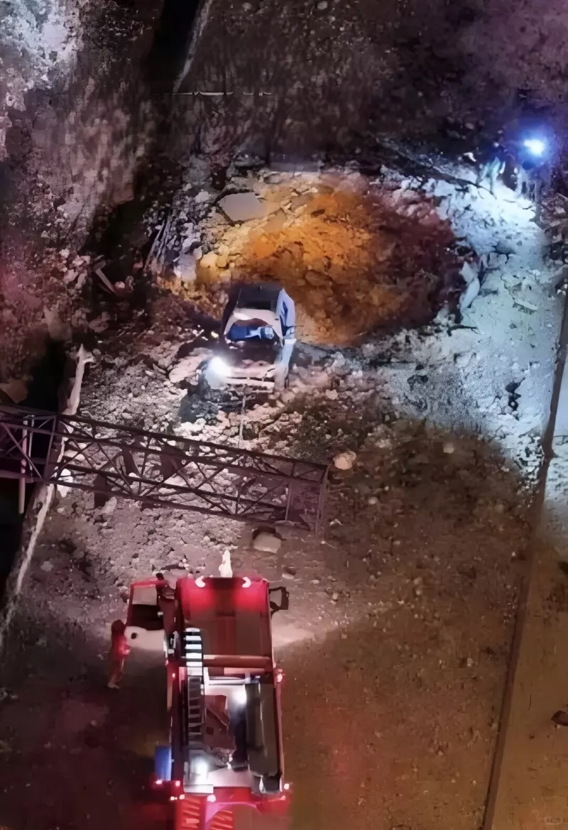 Lực lượng cứu hộ, cứu nạn địa phương có mặt tại hiện trường Lực lượng cứu hộ, cứu nạn địa phương có mặt tại hiện trường