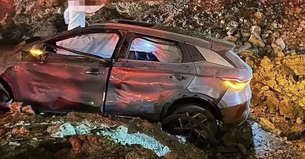 Chiếc BYD Atto 3 bị hư hỏng nhưng khoang nội thất bên trong vẫn nguyên vẹn và túi khí đã bung hết ra Chiếc BYD Atto 3 bị hư hỏng nhưng khoang nội thất bên trong vẫn nguyên vẹn và túi khí đã bung hết ra