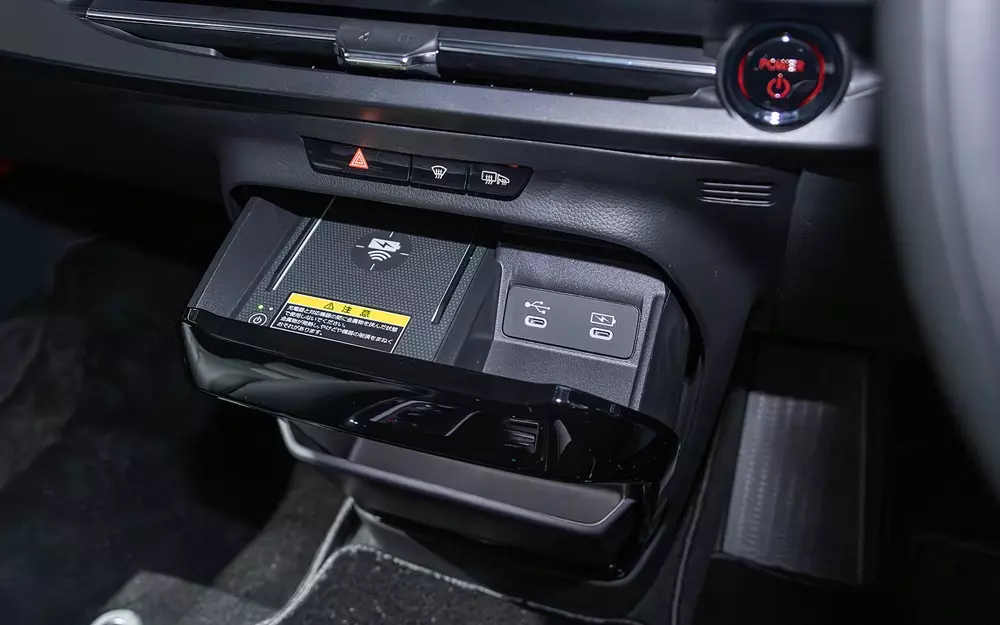 Sạc không dây và các cổng USB của Honda Insight 2026