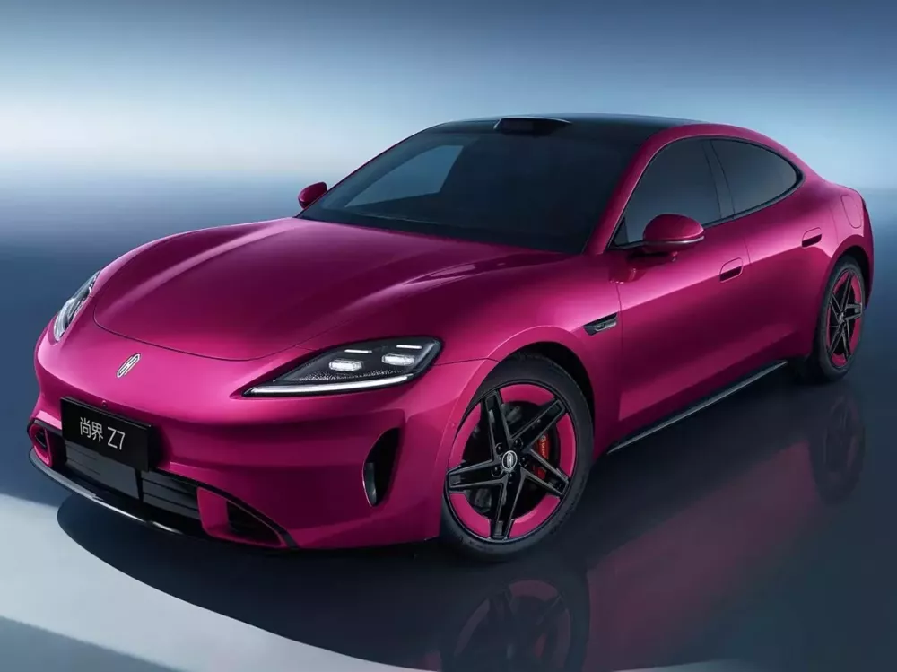 SAIC Z7 là xe sedan với thiết kế fastback mượt mà