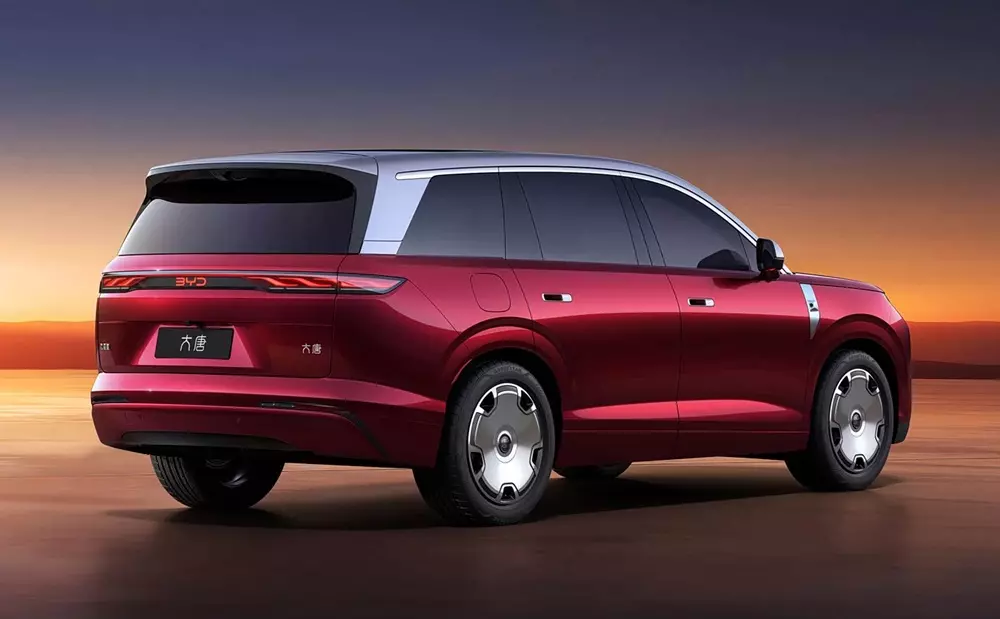 BYD Datang có thể chạy 200 km chỉ sau 5 phút sạc