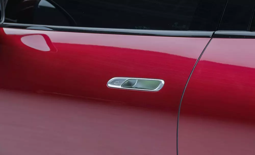 Tay nắm cửa với thiết kế lõm vào trong của BYD Seal 08 