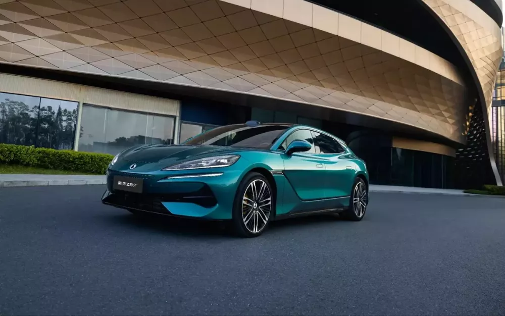 Vén màn Denza Z9 GT - xe điện có phạm vi hoạt động dài nhất thế giới