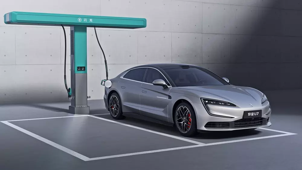 Yangwang U7 EV 2026 được trang bị pin Blade thế hệ thứ 2 của BYD Yangwang U7 EV 2026 được trang bị pin Blade thế hệ thứ 2 của BYD