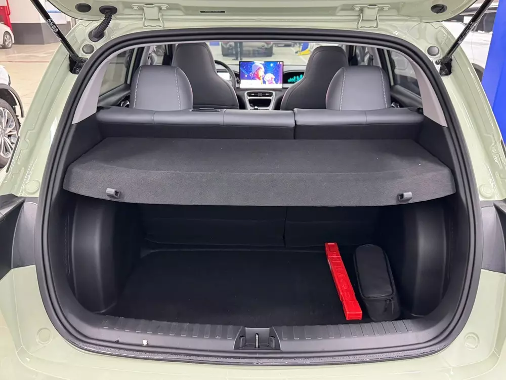 Cốp sau của Geely EX2