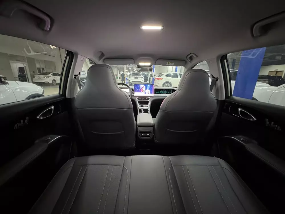 Hàng ghế sau của Geely EX2
